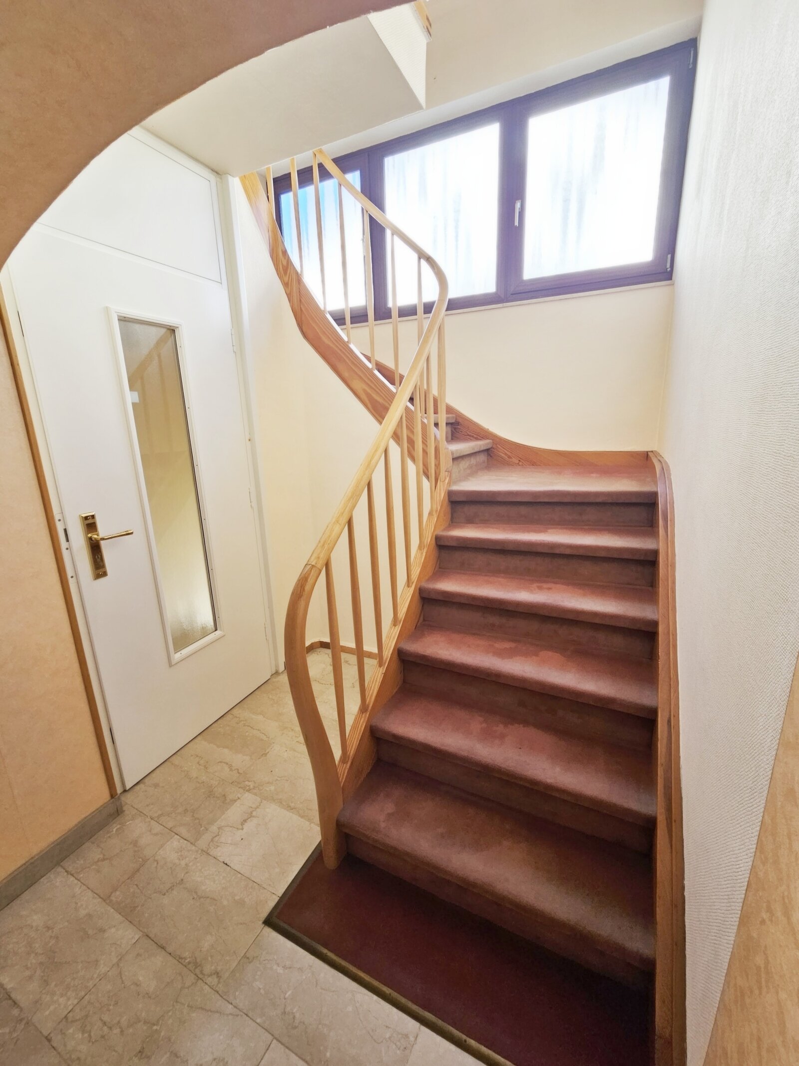 Gepflegtes Zweifamilienhaus mit Garage in ruhiger Sackgassenlage