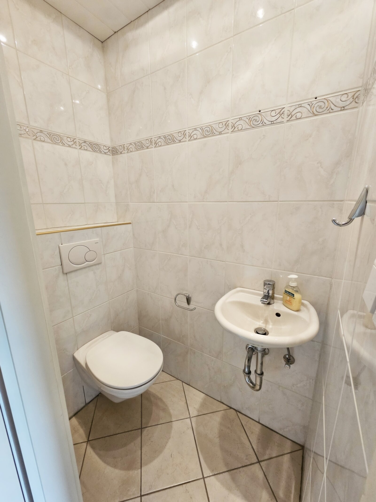 Gepflegtes Zweifamilienhaus mit Garage in ruhiger Sackgassenlage