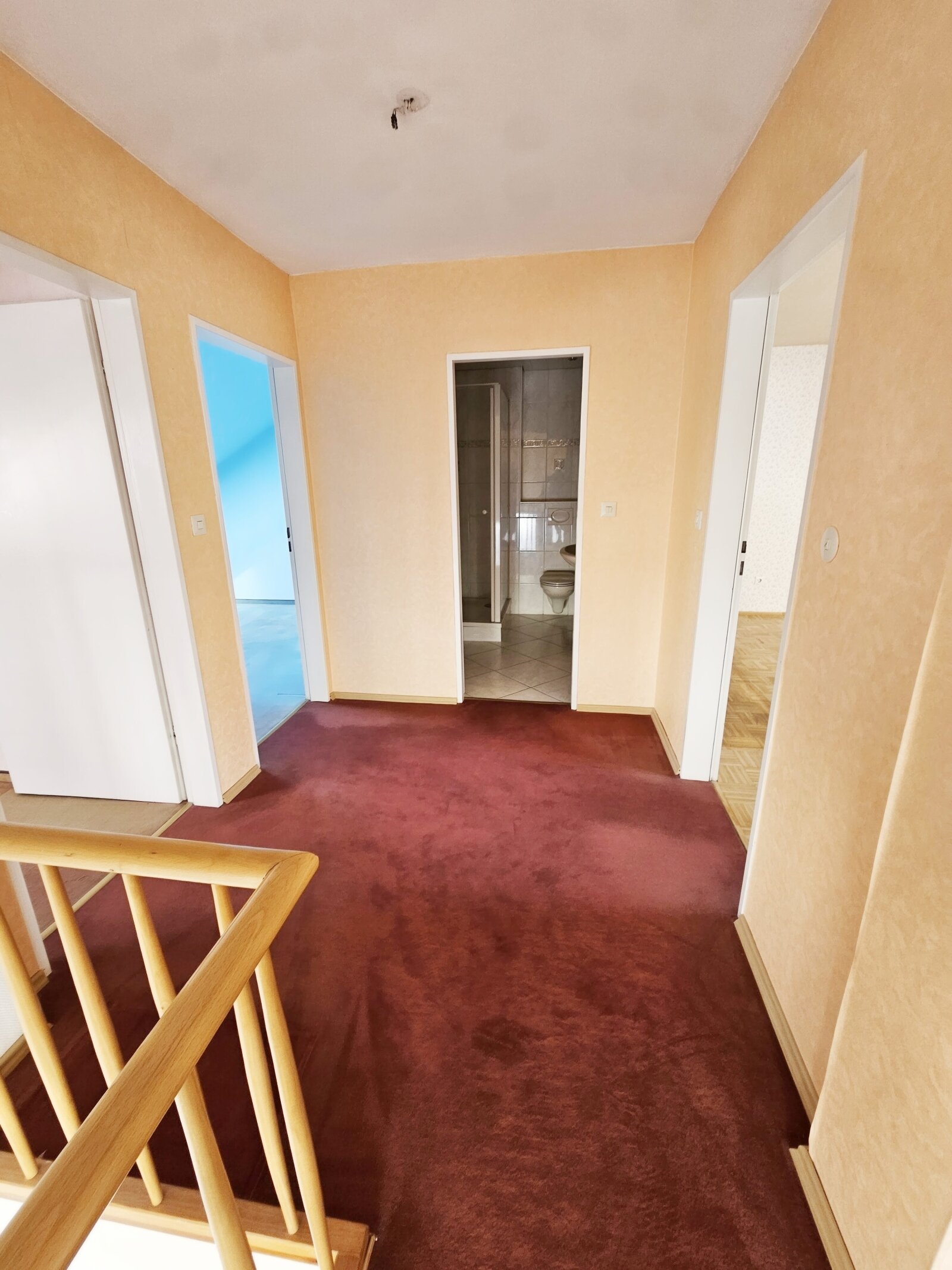 Gepflegtes Zweifamilienhaus mit Garage in ruhiger Sackgassenlage