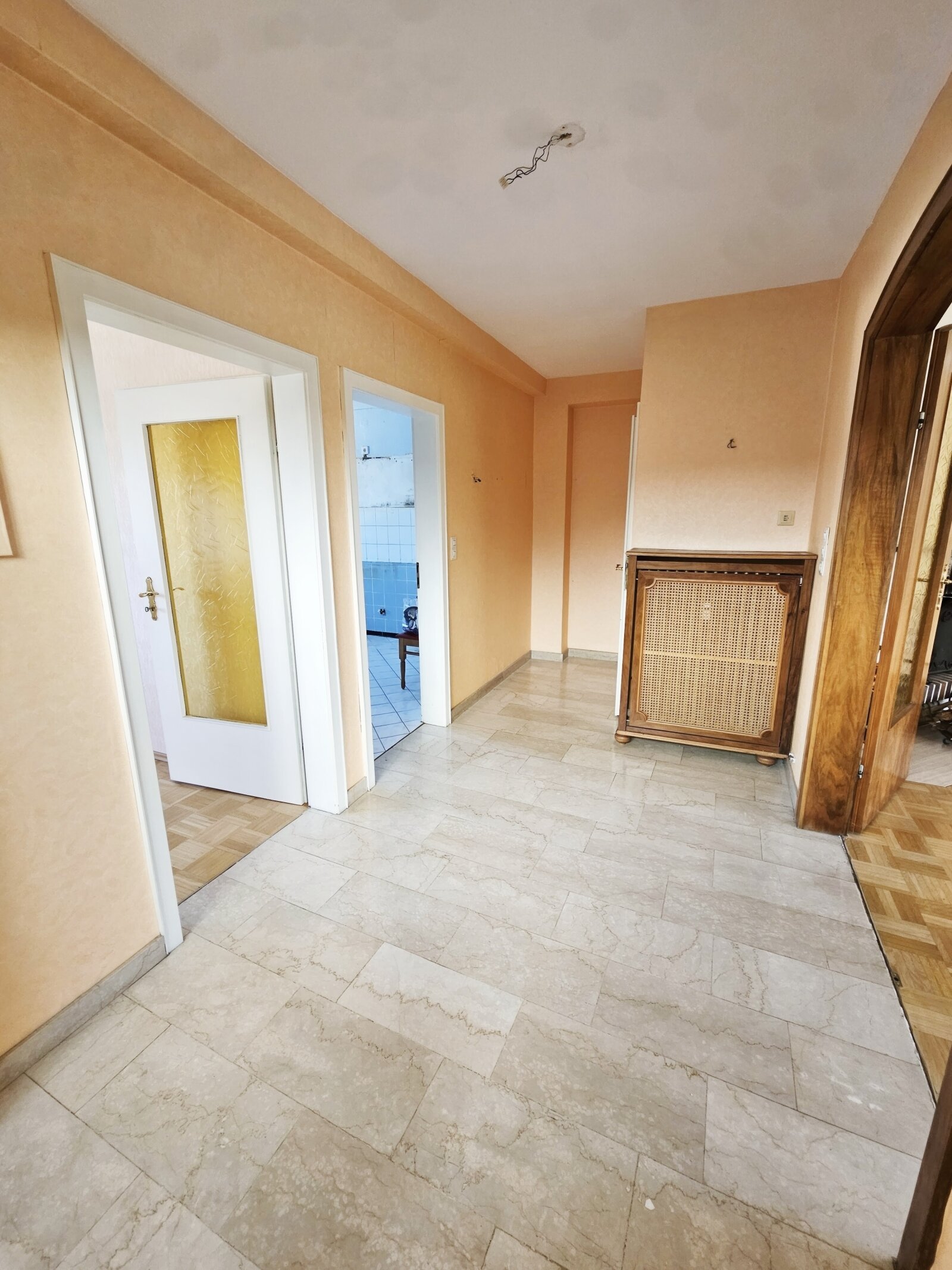 Gepflegtes Zweifamilienhaus mit Garage in ruhiger Sackgassenlage