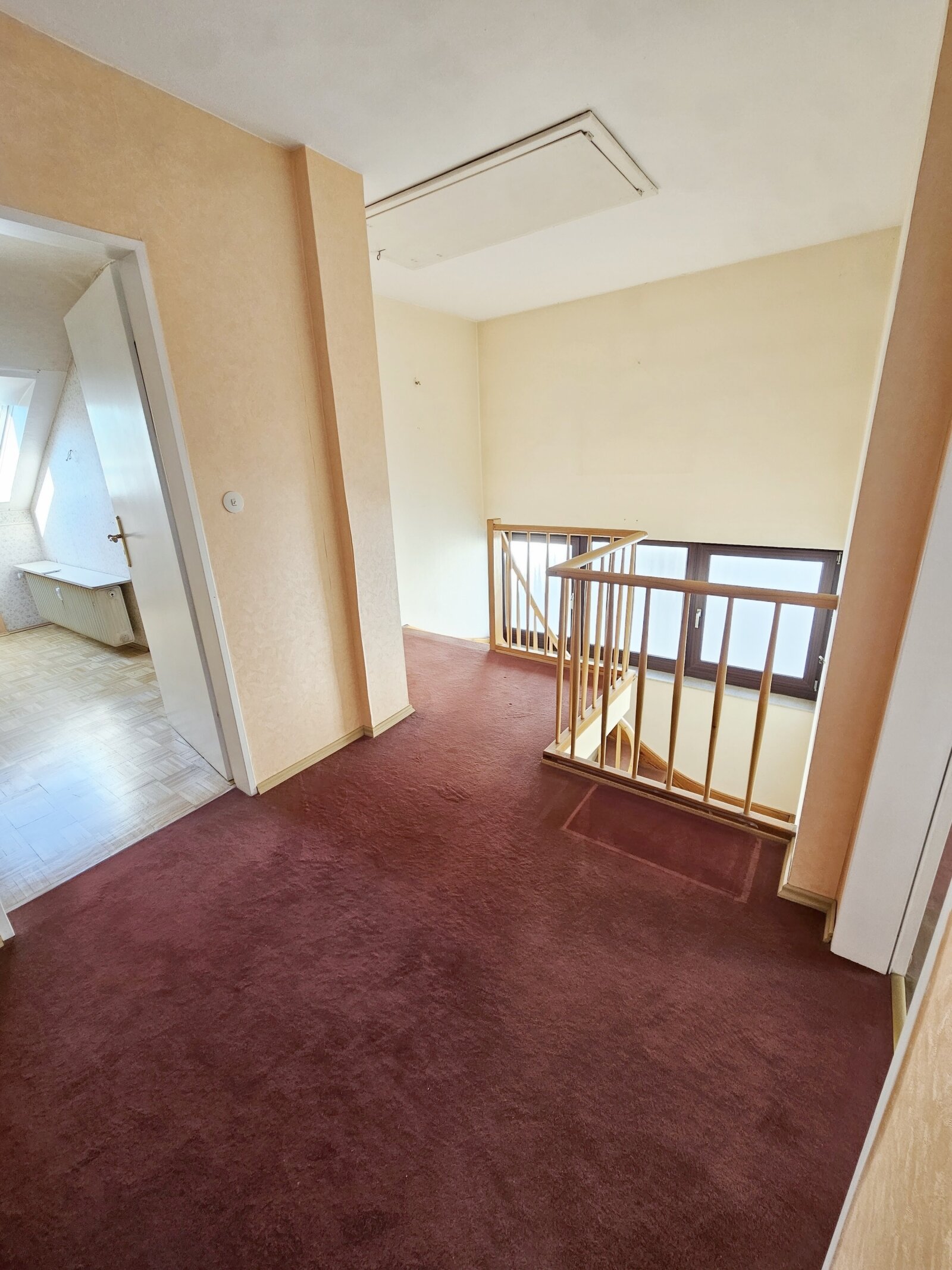 Gepflegtes Zweifamilienhaus mit Garage in ruhiger Sackgassenlage