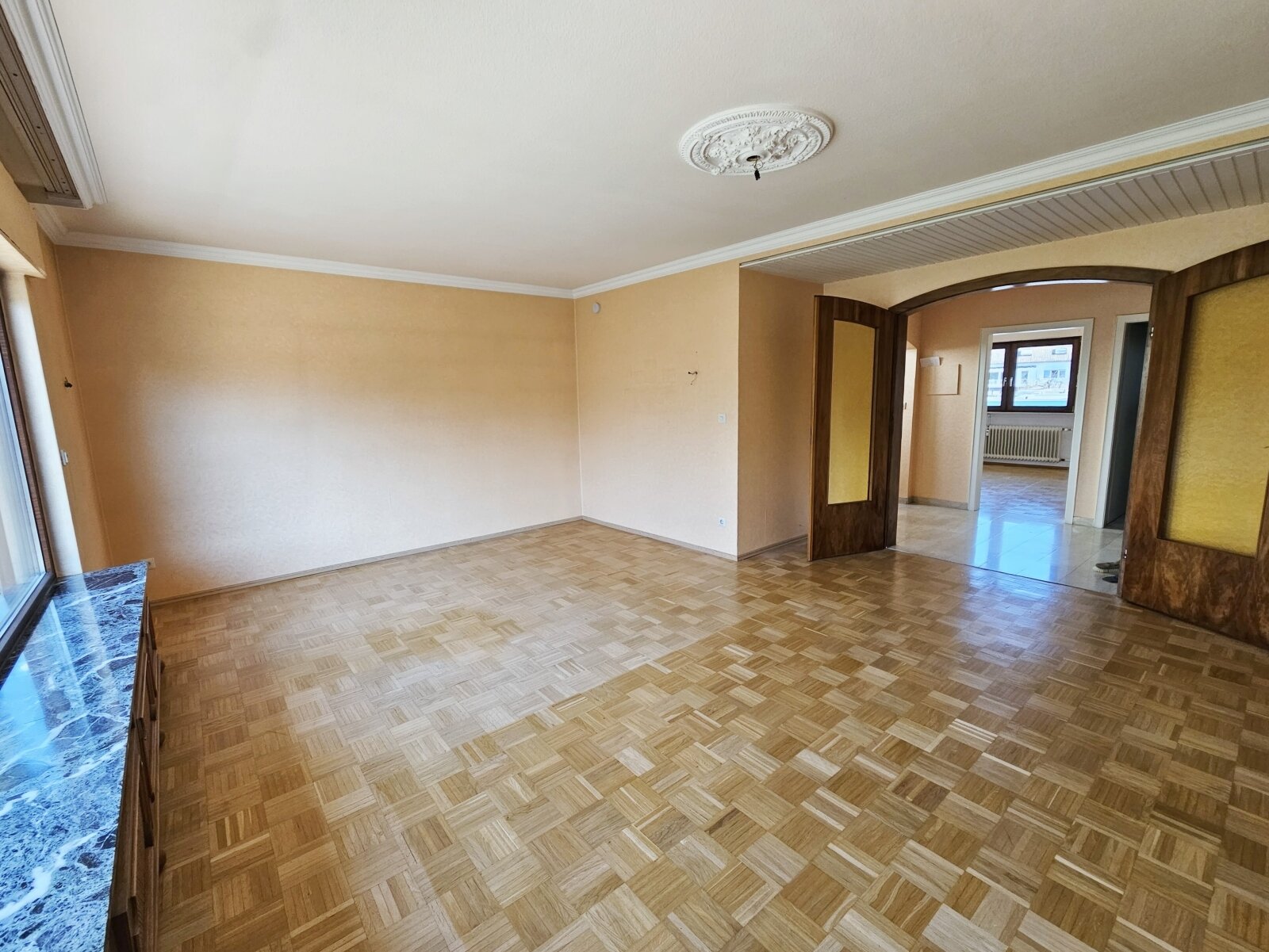 Gepflegtes Zweifamilienhaus mit Garage in ruhiger Sackgassenlage