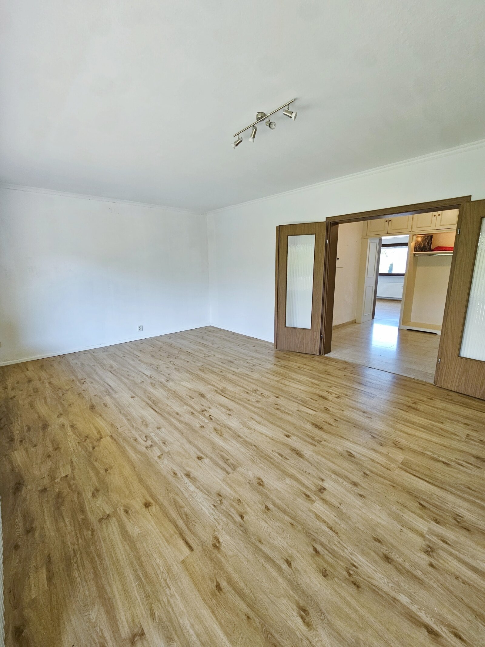 Gepflegtes Zweifamilienhaus mit Garage in ruhiger Sackgassenlage