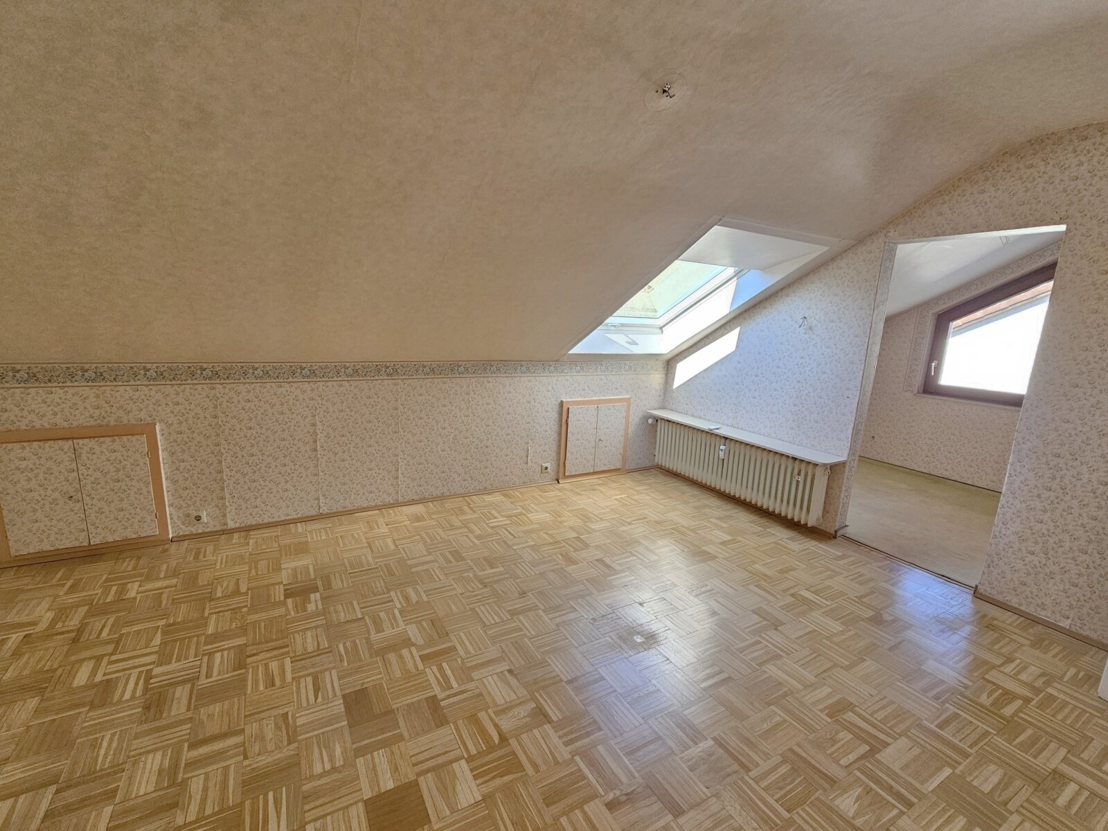 Gepflegtes Zweifamilienhaus mit Garage in ruhiger Sackgassenlage