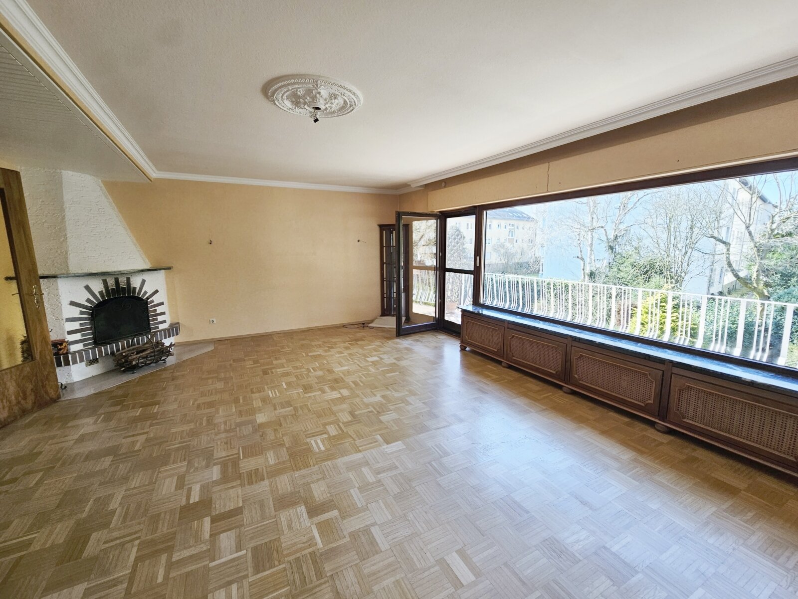 Gepflegtes Zweifamilienhaus mit Garage in ruhiger Sackgassenlage