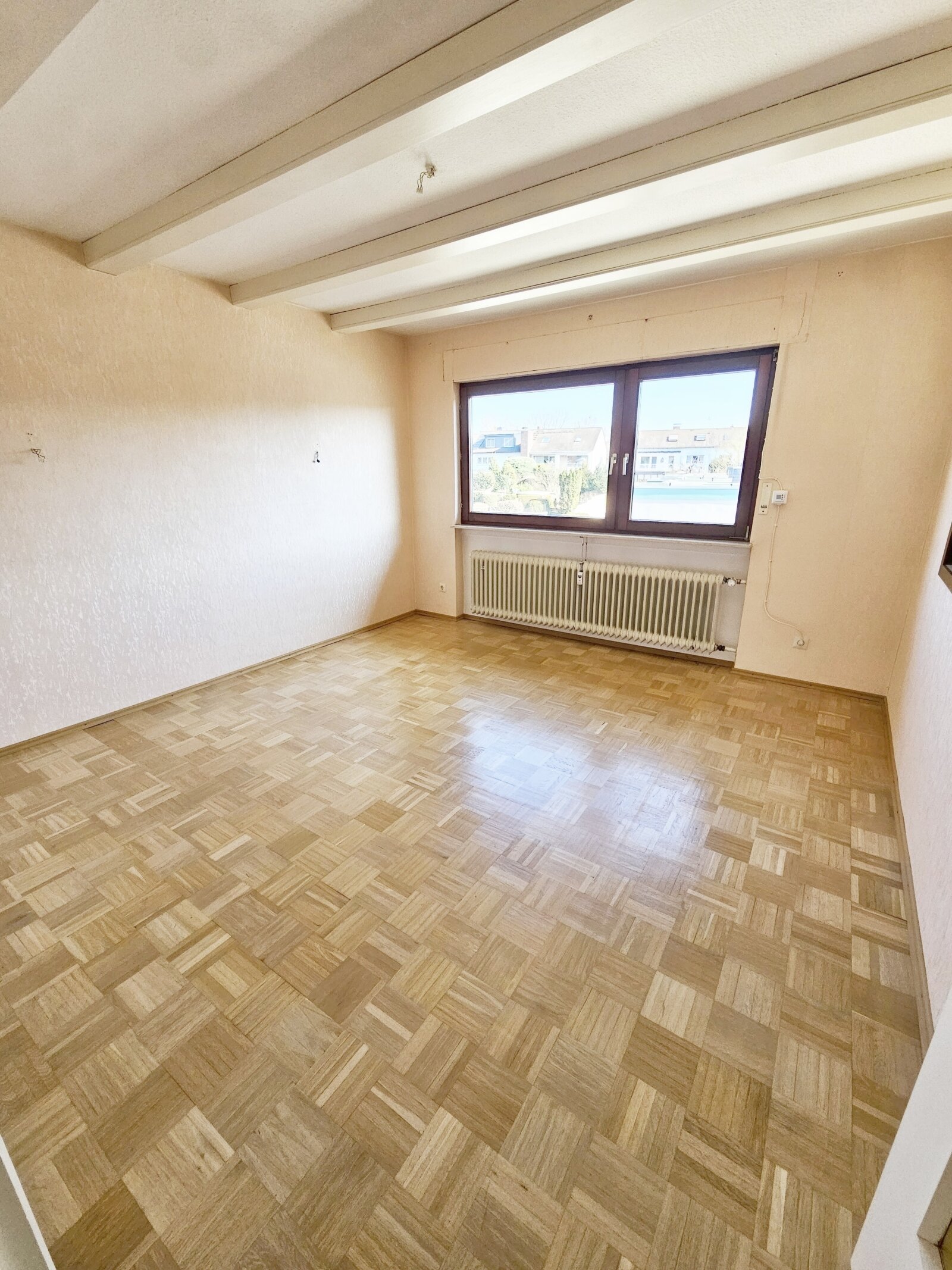 Gepflegtes Zweifamilienhaus mit Garage in ruhiger Sackgassenlage