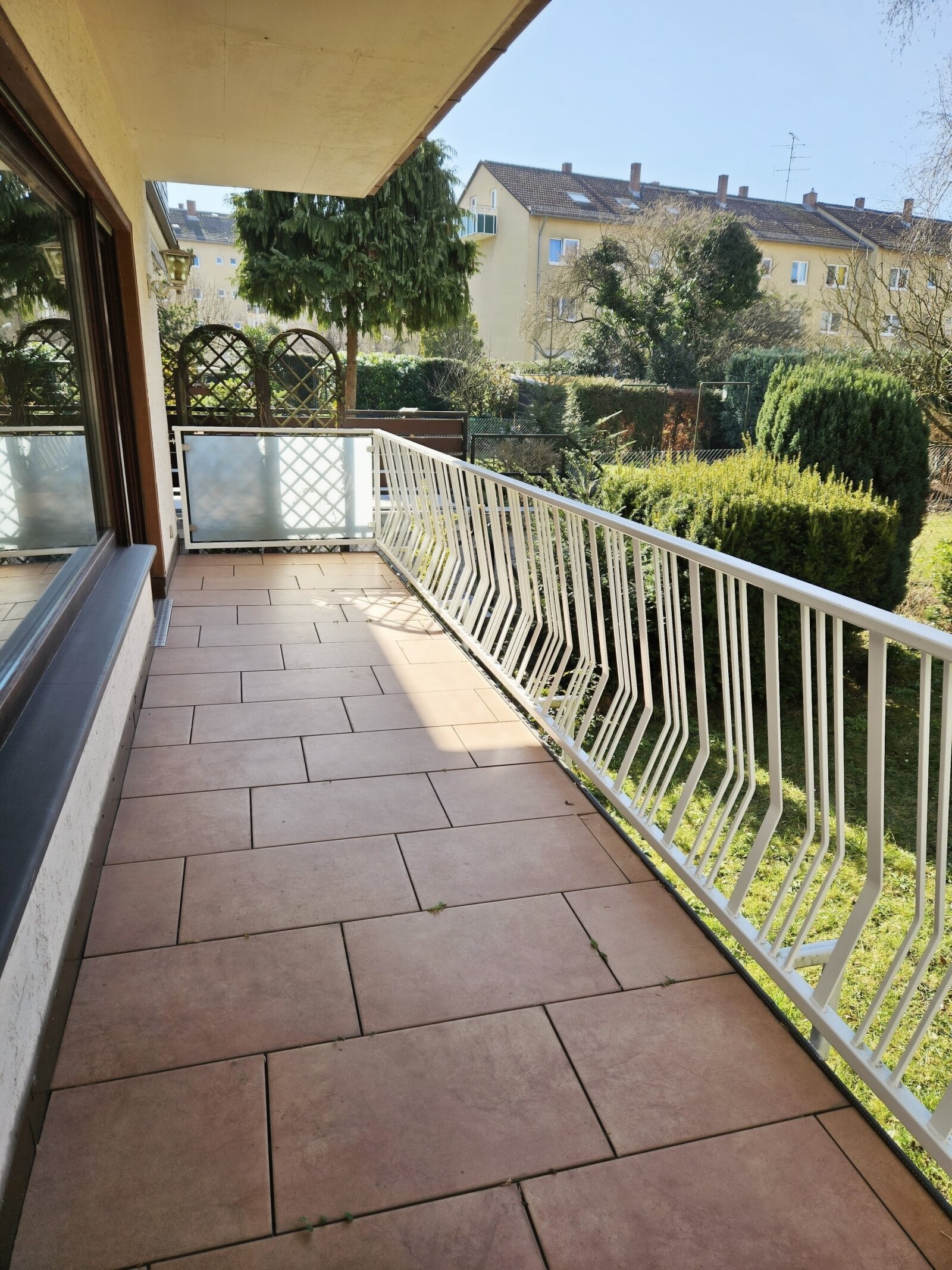 Gepflegtes Zweifamilienhaus mit Garage in ruhiger Sackgassenlage