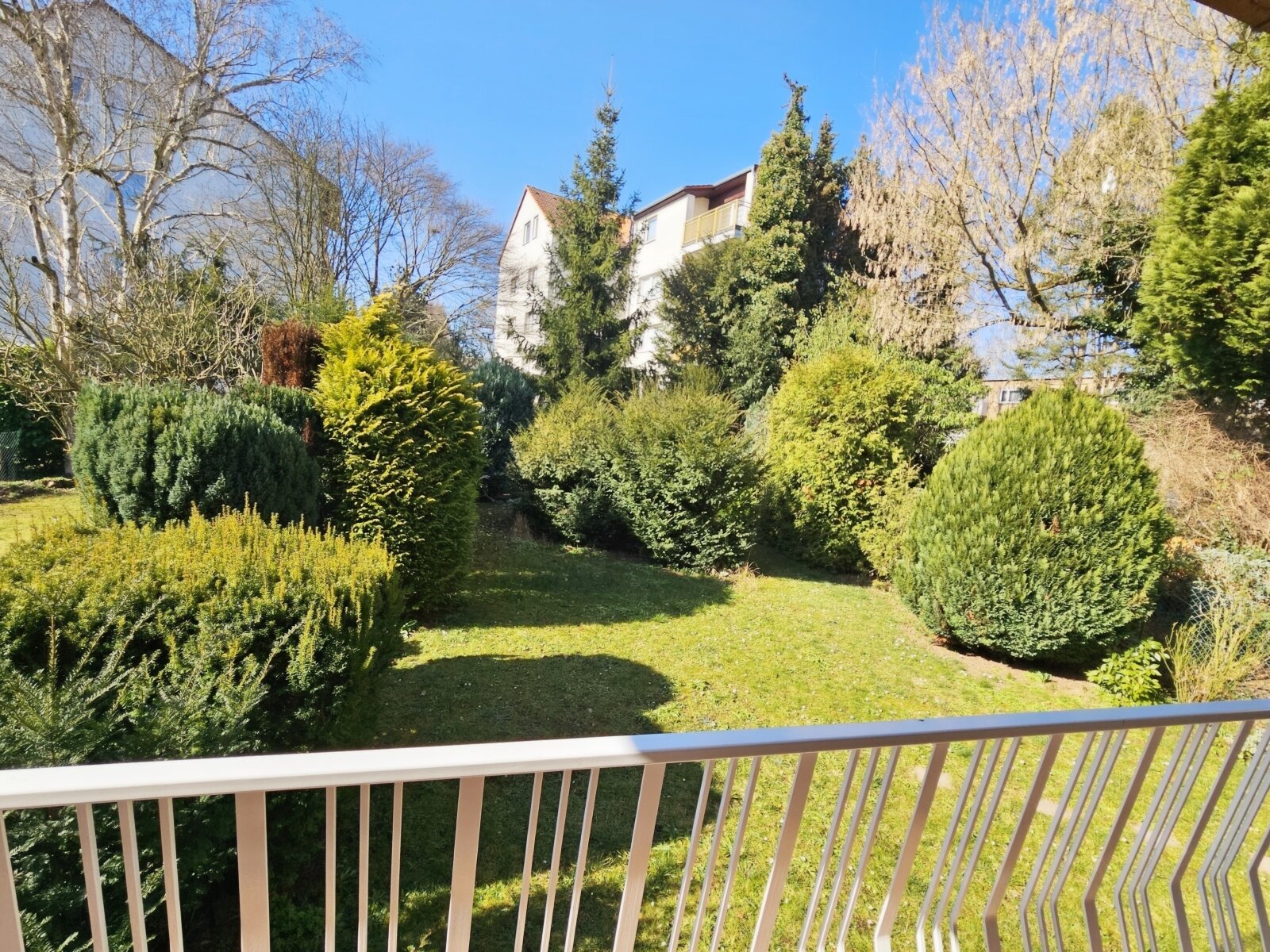 Gepflegtes Zweifamilienhaus mit Garage in ruhiger Sackgassenlage