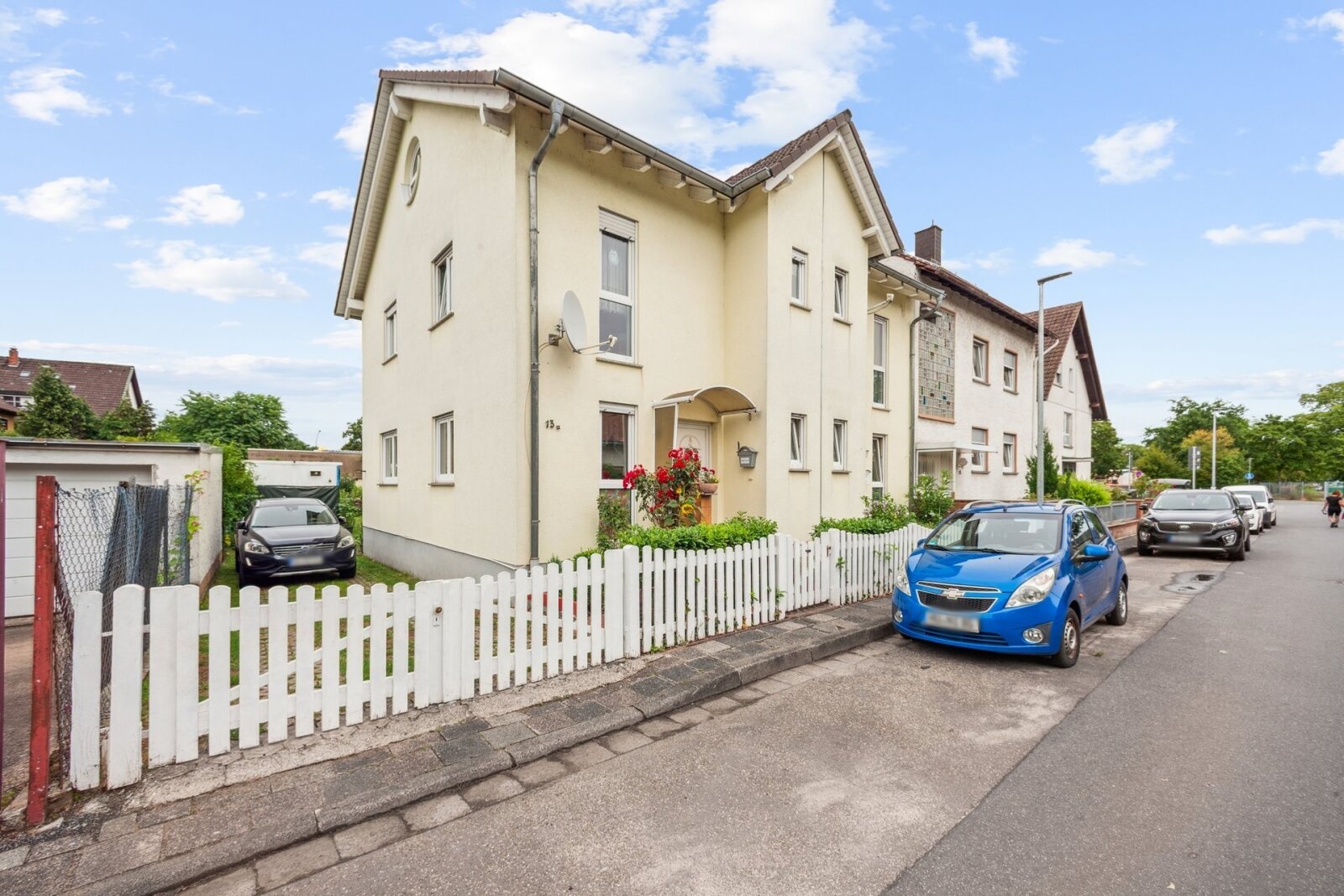 2 Häuser – unzählige Möglichkeiten: Familienidyll oder Mehrgenerationenwohnen