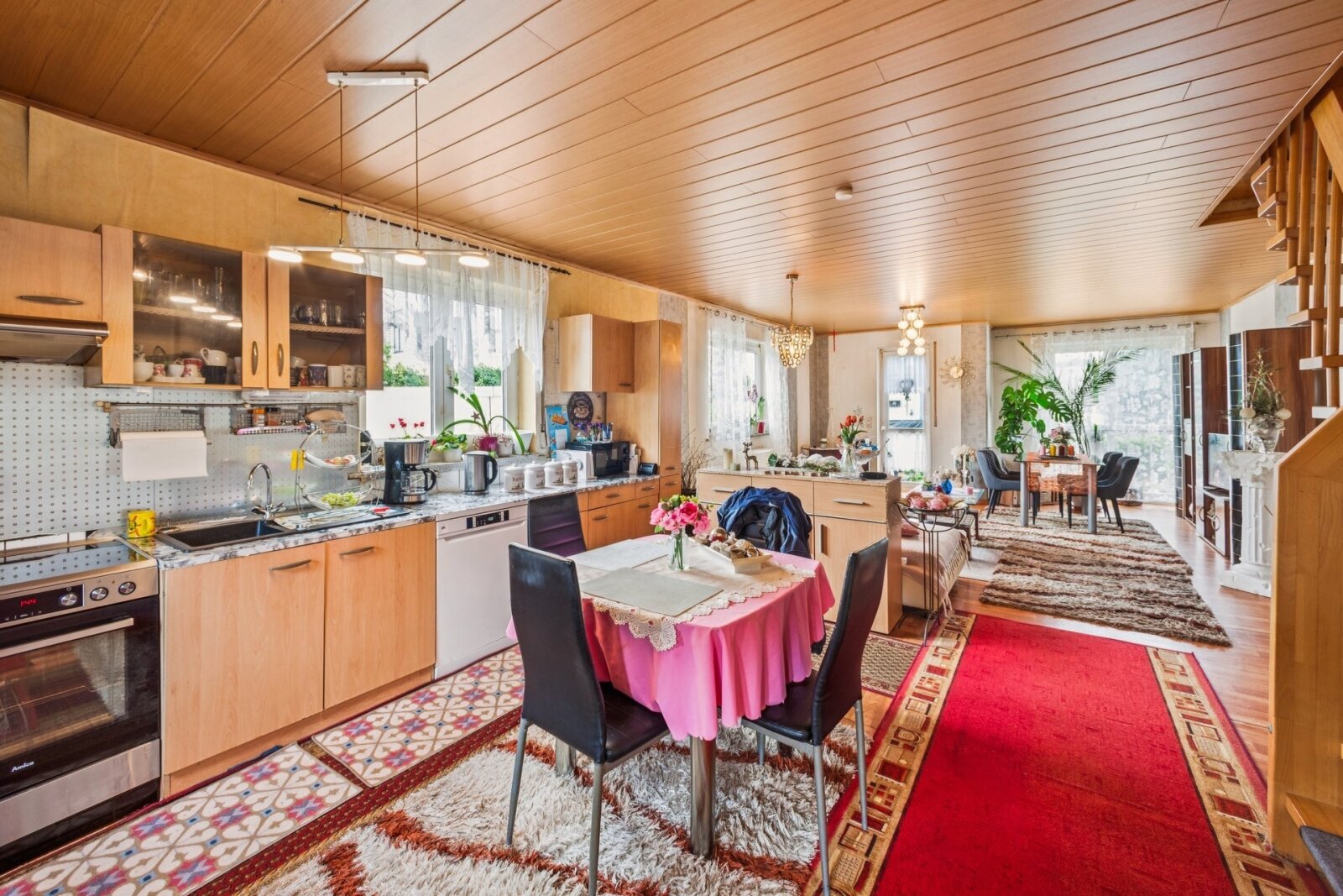 2 Häuser – unzählige Möglichkeiten: Familienidyll oder Mehrgenerationenwohnen