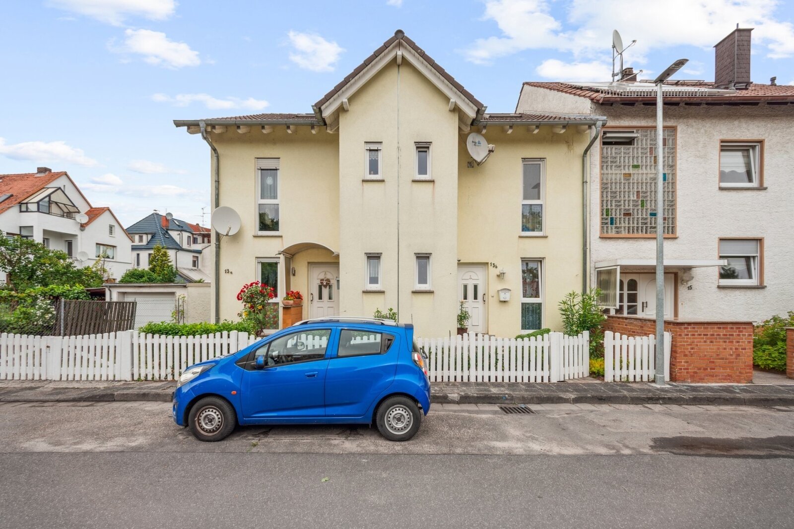 2 Häuser – unzählige Möglichkeiten: Familienidyll oder Mehrgenerationenwohnen