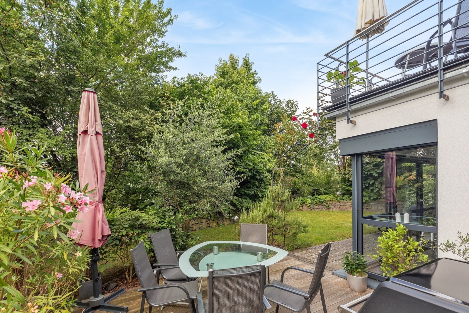 Einzigartige, stilvolle Architekten-Villa als Plus-Energie-Haus -luxuriös, traumhaft, innovativ-