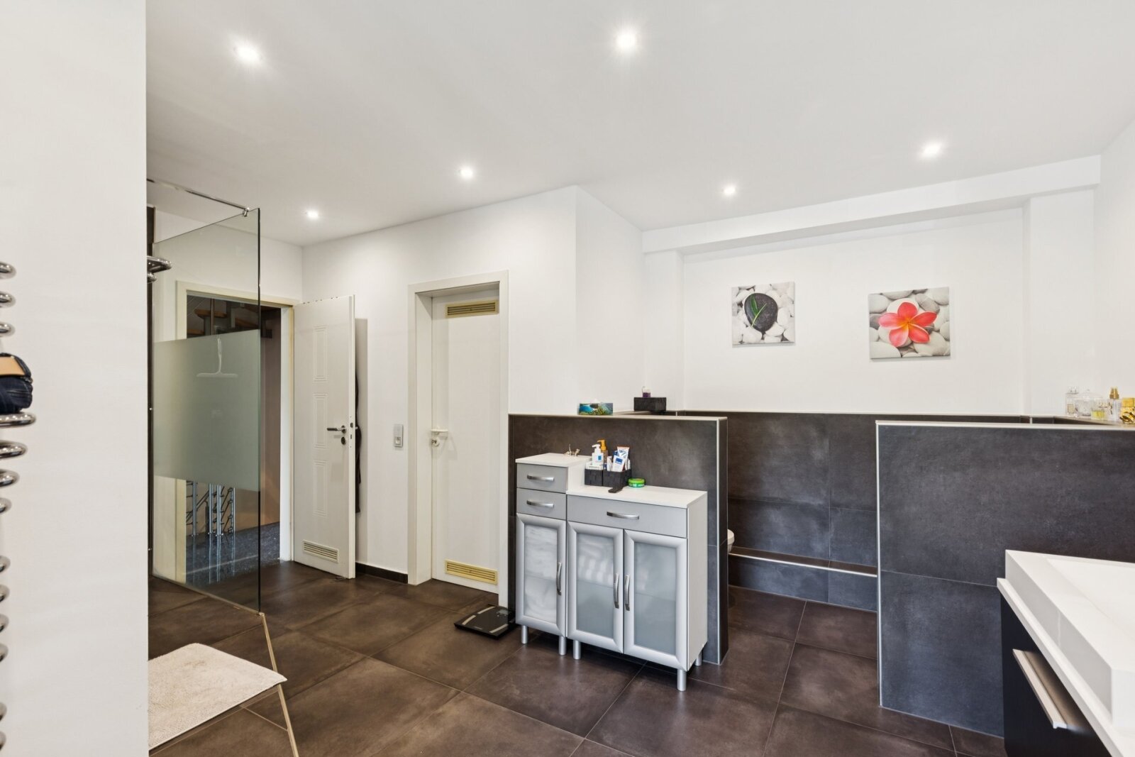 Modernisiertes Reihenhaus mit 150 m² Wohnfl. und 56 m² ausgeb. Dachgeschoss (zusätzl. Nutzfläche)