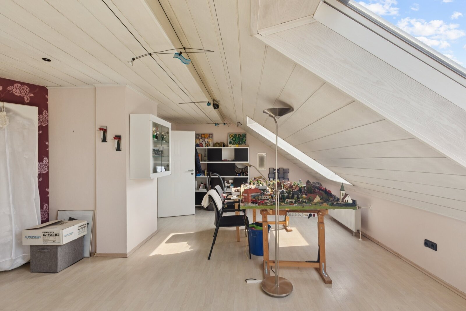 Modernisiertes Reihenhaus mit 150 m² Wohnfl. und 56 m² ausgeb. Dachgeschoss (zusätzl. Nutzfläche)
