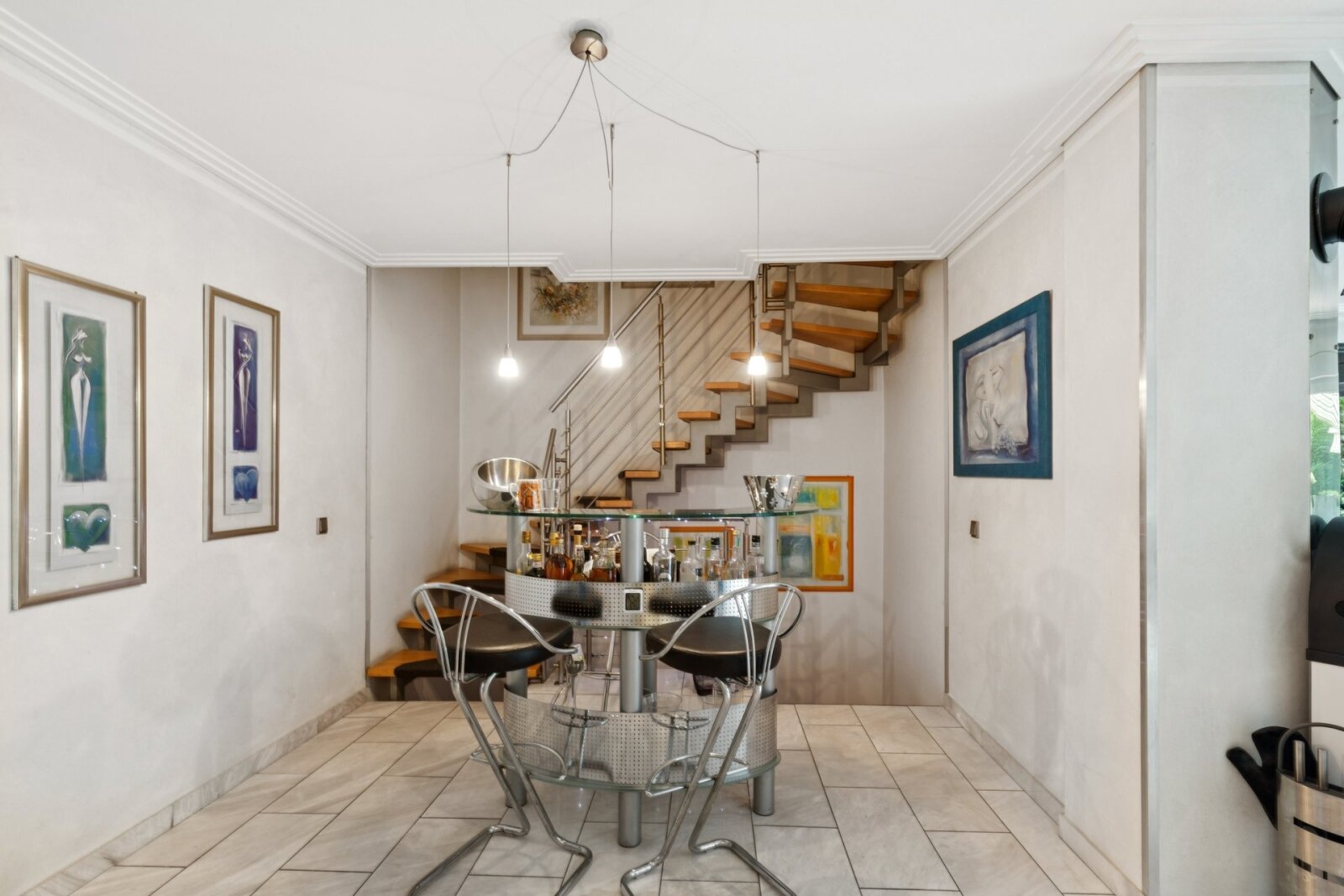 Modernisiertes Reihenhaus mit 150 m² Wohnfl. und 56 m² ausgeb. Dachgeschoss (zusätzl. Nutzfläche)