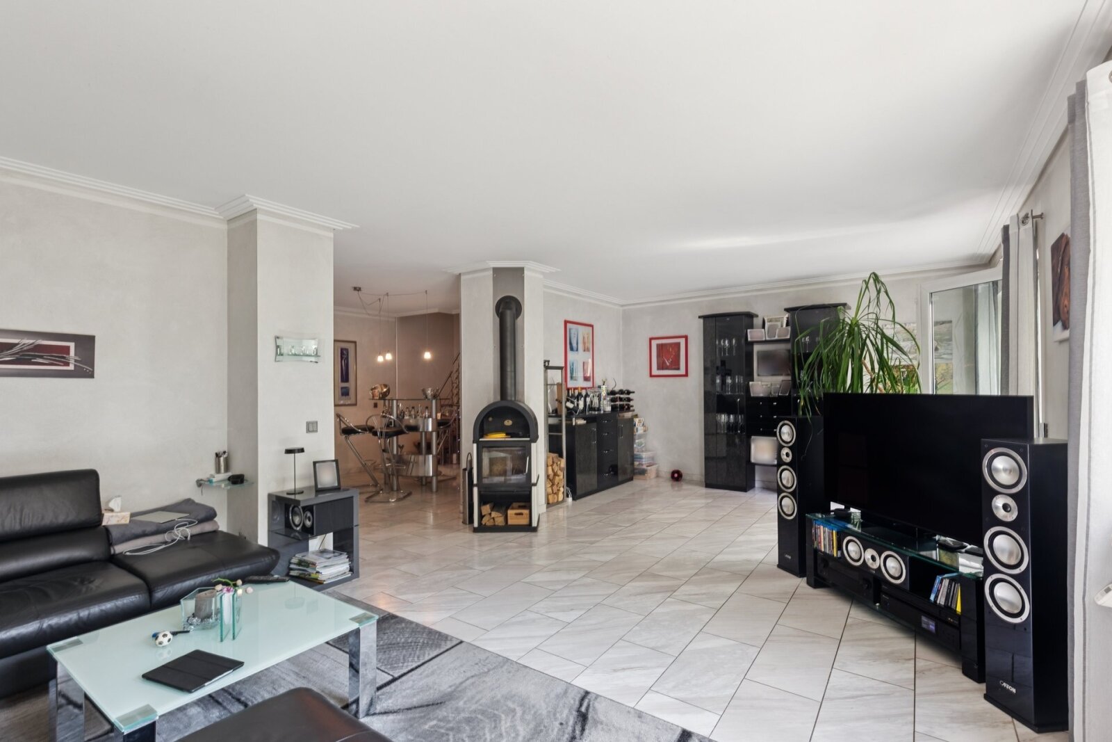 Modernisiertes Reihenhaus mit 150 m² Wohnfl. und 56 m² ausgeb. Dachgeschoss (zusätzl. Nutzfläche)