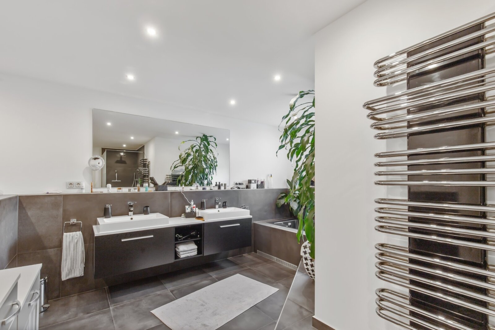 Modernisiertes Reihenhaus mit 150 m² Wohnfl. und 56 m² ausgeb. Dachgeschoss (zusätzl. Nutzfläche)