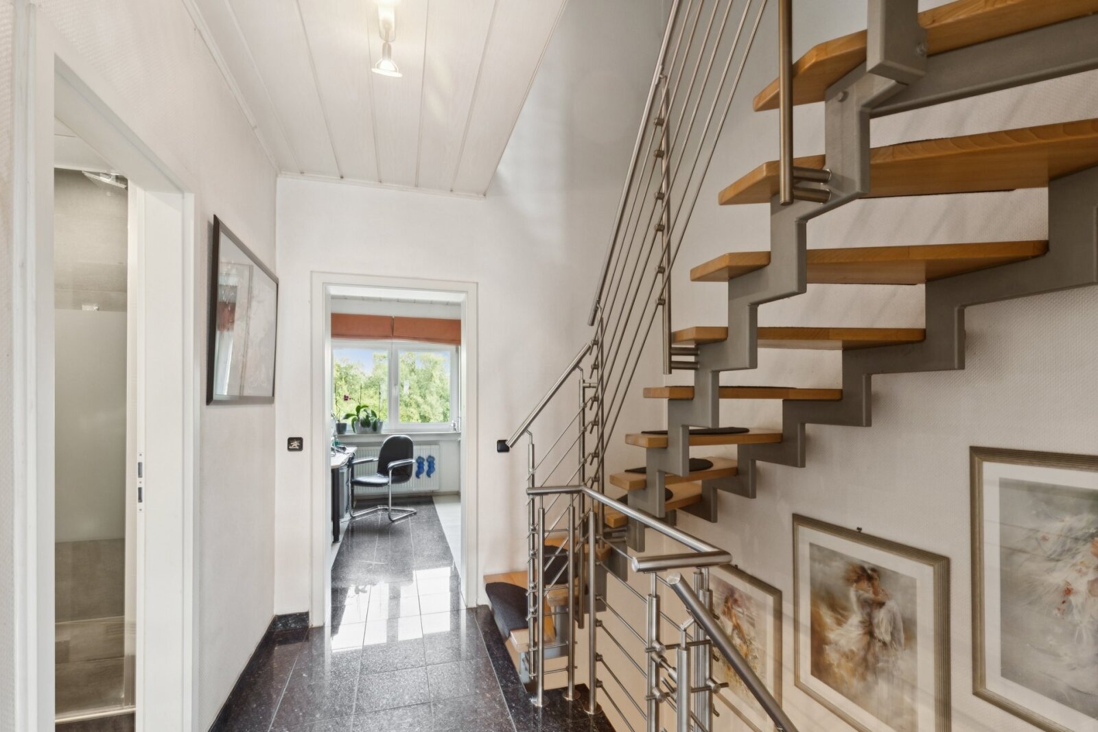 Modernisiertes Reihenhaus mit 150 m² Wohnfl. und 56 m² ausgeb. Dachgeschoss (zusätzl. Nutzfläche)