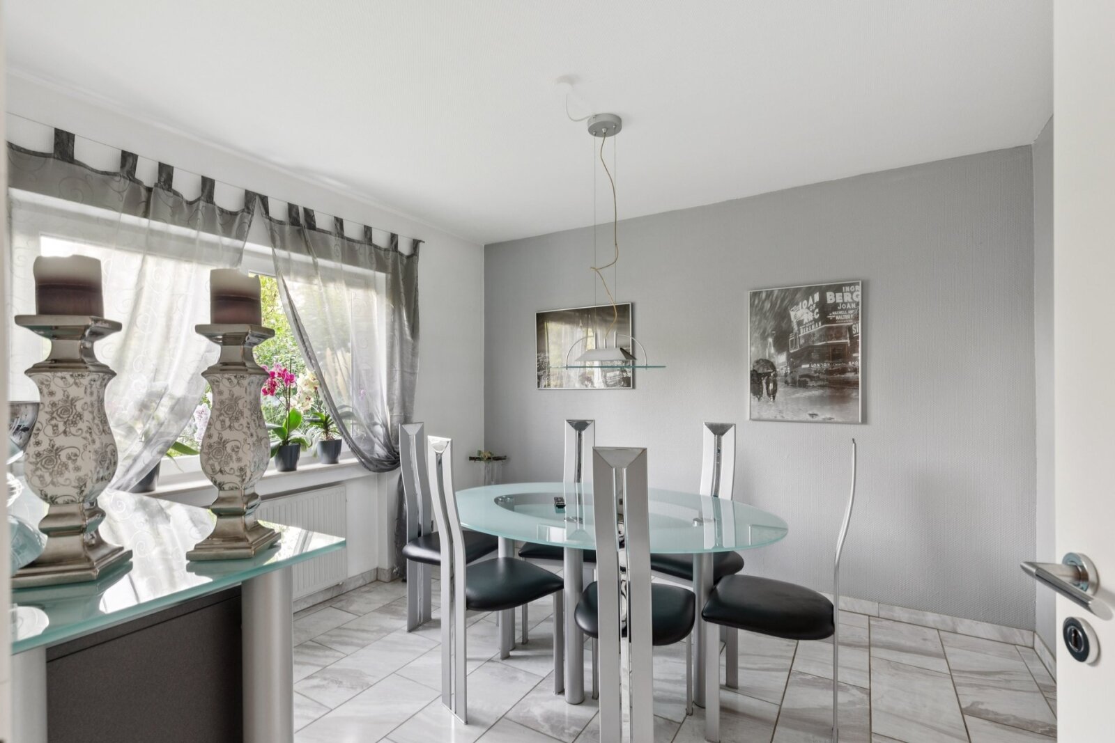 Modernisiertes Reihenhaus mit 150 m² Wohnfl. und 56 m² ausgeb. Dachgeschoss (zusätzl. Nutzfläche)