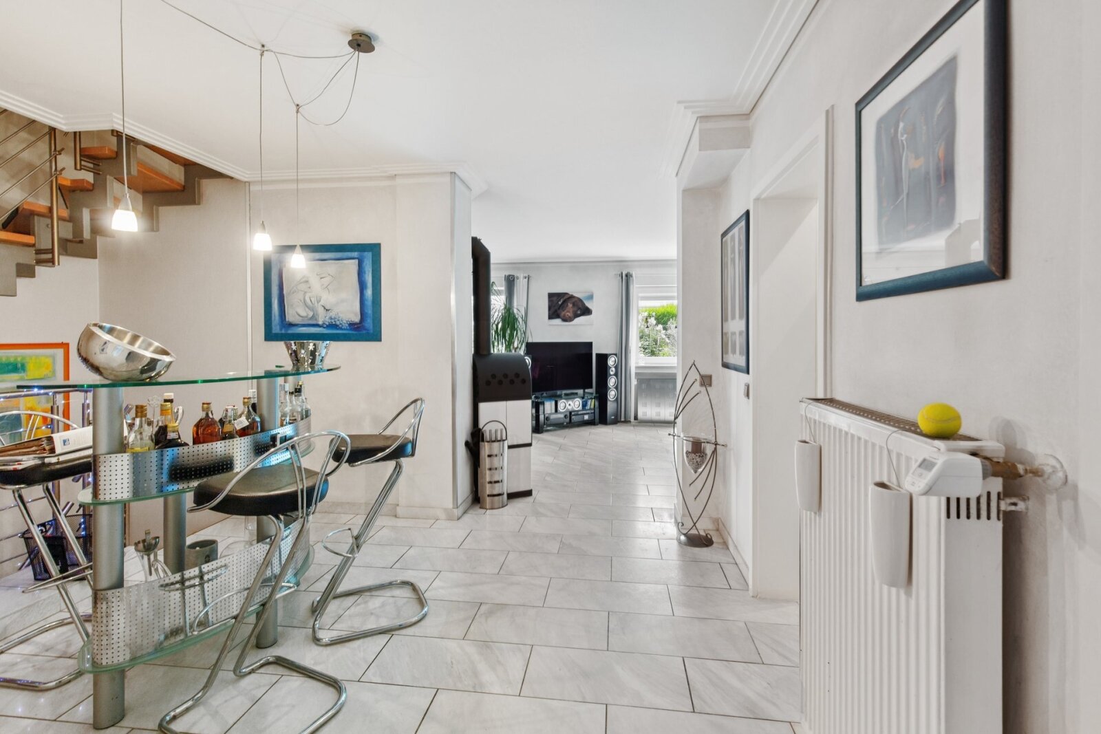 Modernisiertes Reihenhaus mit 150 m² Wohnfl. und 56 m² ausgeb. Dachgeschoss (zusätzl. Nutzfläche)