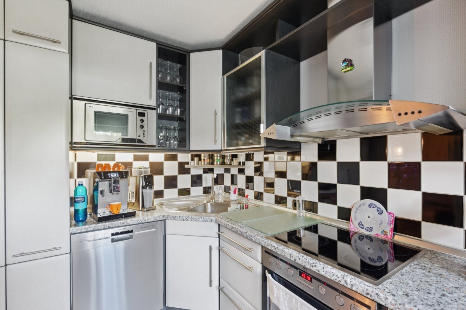 Modernisiertes Reihenhaus mit 150 m² Wohnfl. und 56 m² ausgeb. Dachgeschoss (zusätzl. Nutzfläche)