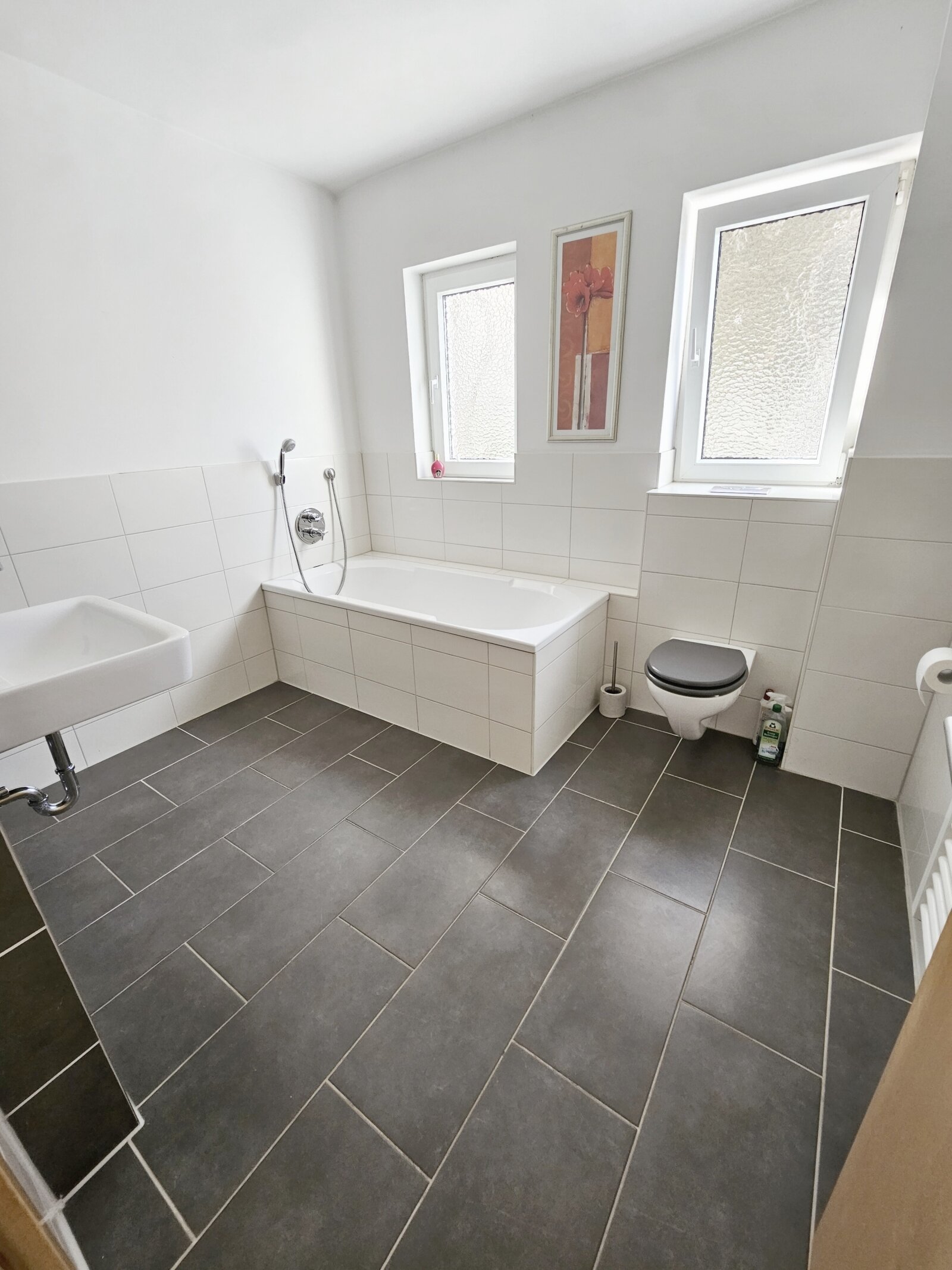 ***Modernisiertes Wohnhaus mit 3 Wohneinheiten, großem Garten und Doppelgarage***