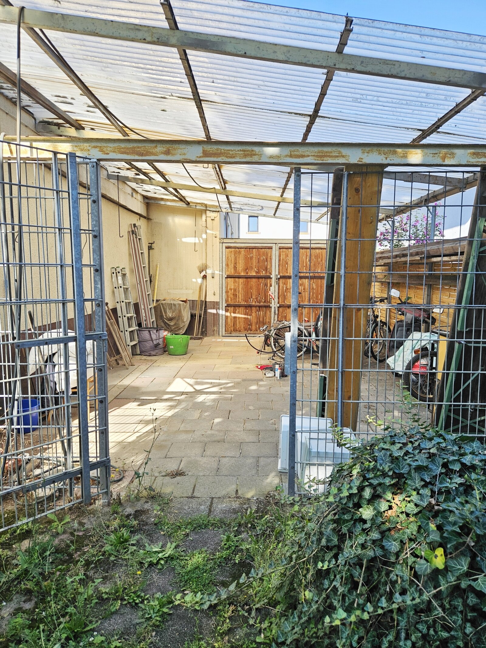 ***Modernisiertes Wohnhaus mit 3 Wohneinheiten, großem Garten und Doppelgarage***