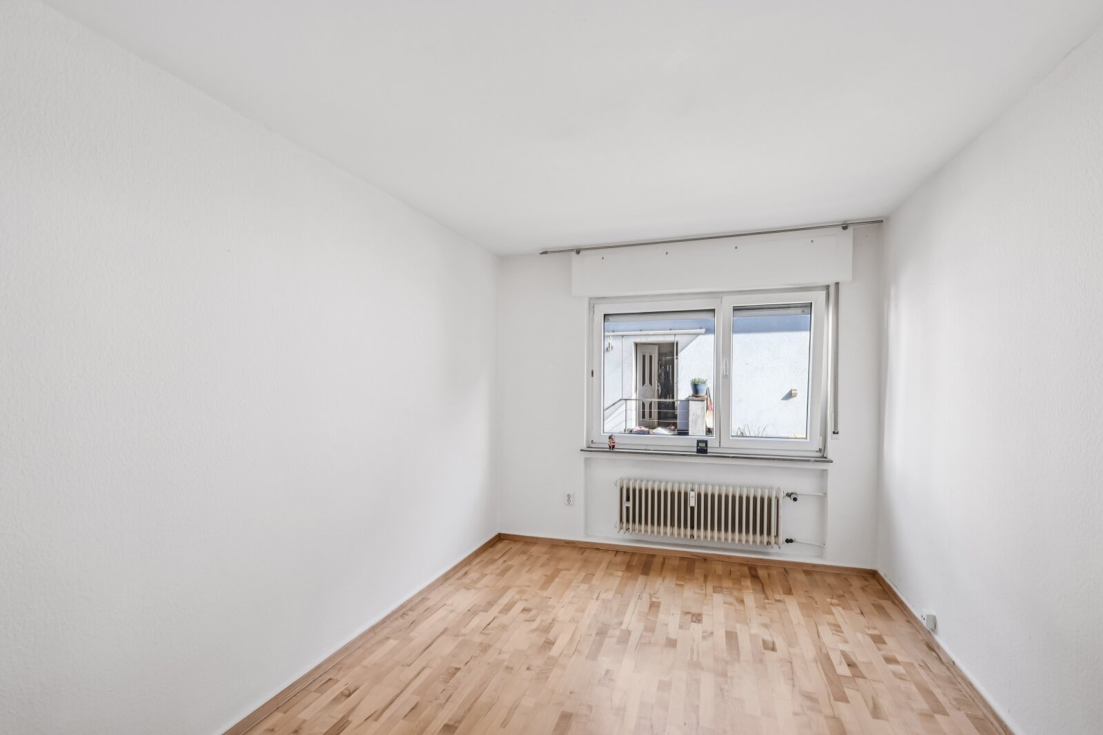 ***Modernisiertes Wohnhaus mit 3 Wohneinheiten, großem Garten und Doppelgarage***