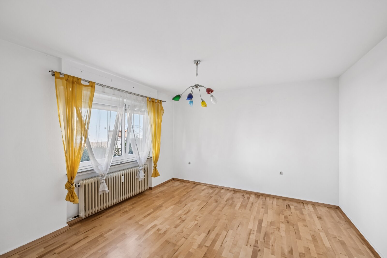 ***Modernisiertes Wohnhaus mit 3 Wohneinheiten, großem Garten und Doppelgarage***