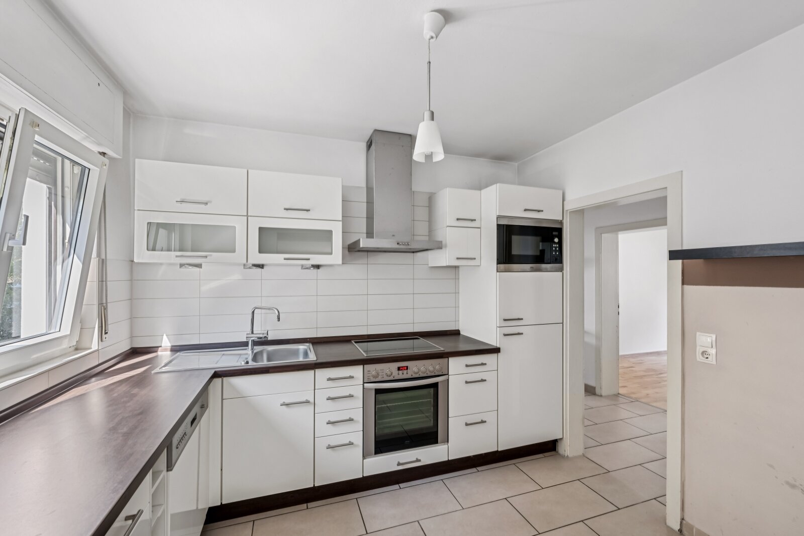 ***Modernisiertes Wohnhaus mit 3 Wohneinheiten, großem Garten und Doppelgarage***