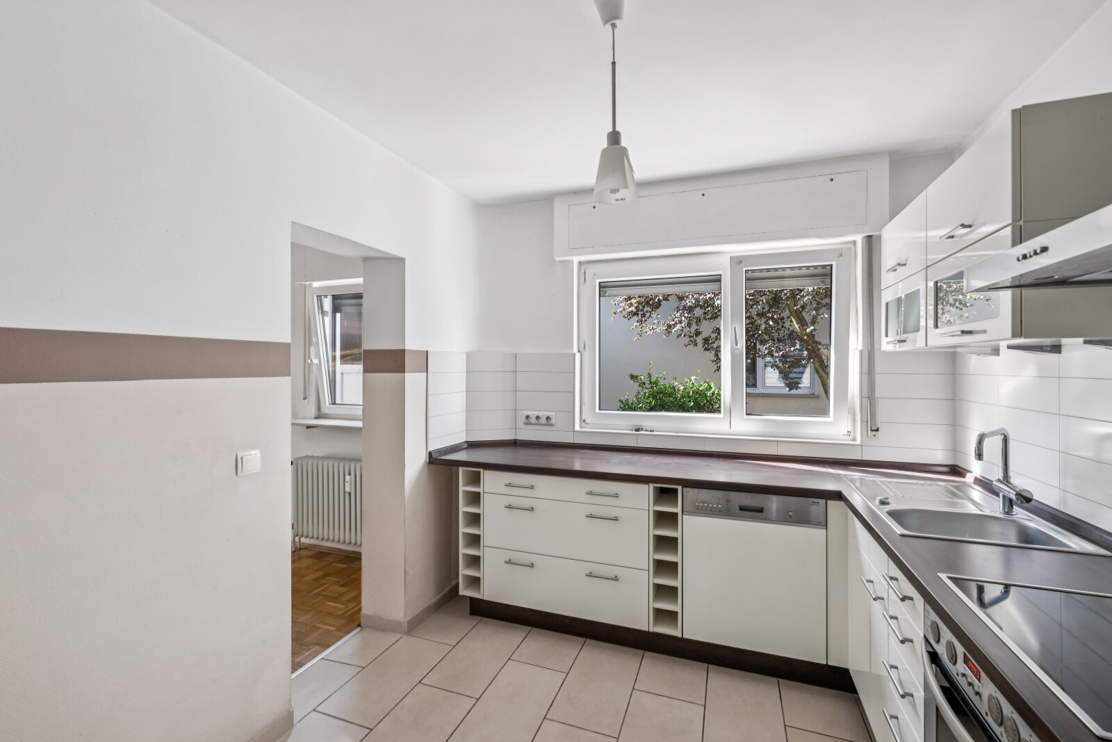 ***Modernisiertes Wohnhaus mit 3 Wohneinheiten, großem Garten und Doppelgarage***