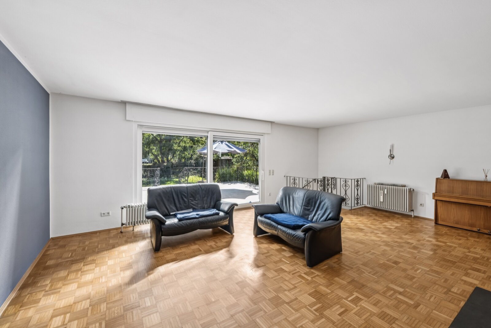 ***Modernisiertes Wohnhaus mit 3 Wohneinheiten, großem Garten und Doppelgarage***