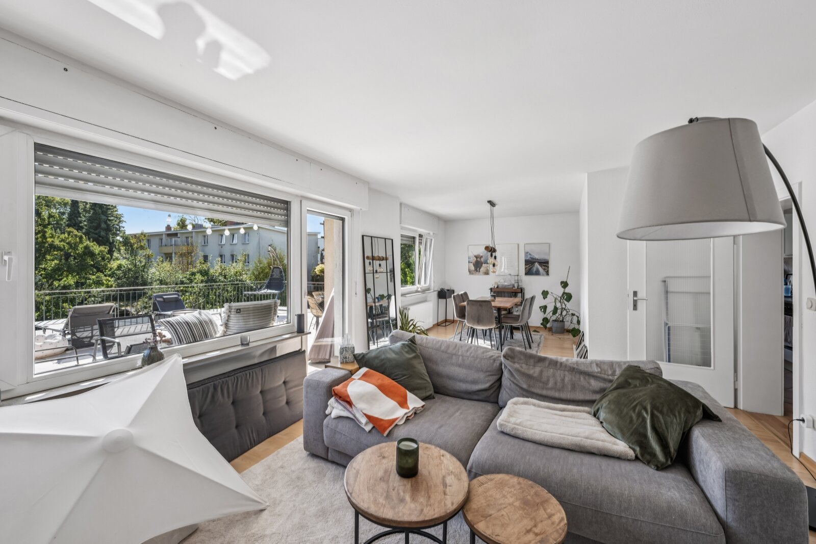 ***Modernisiertes Wohnhaus mit 3 Wohneinheiten, großem Garten und Doppelgarage***