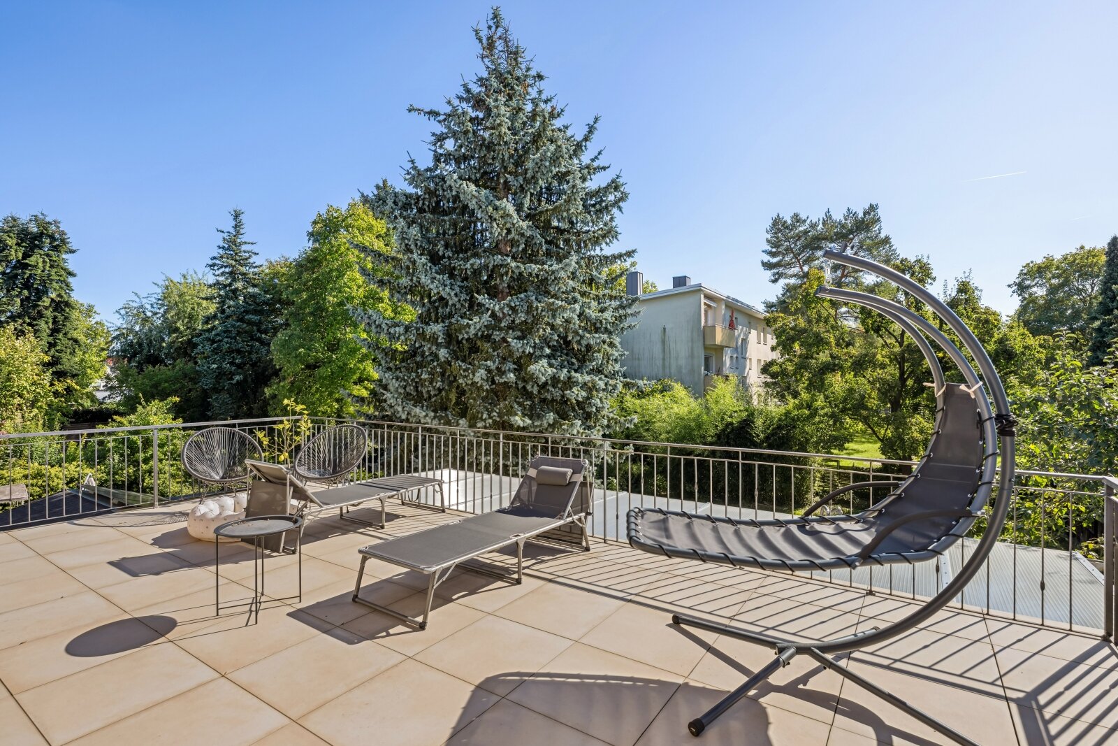 ***Modernisiertes Wohnhaus mit 3 Wohneinheiten, großem Garten und Doppelgarage***