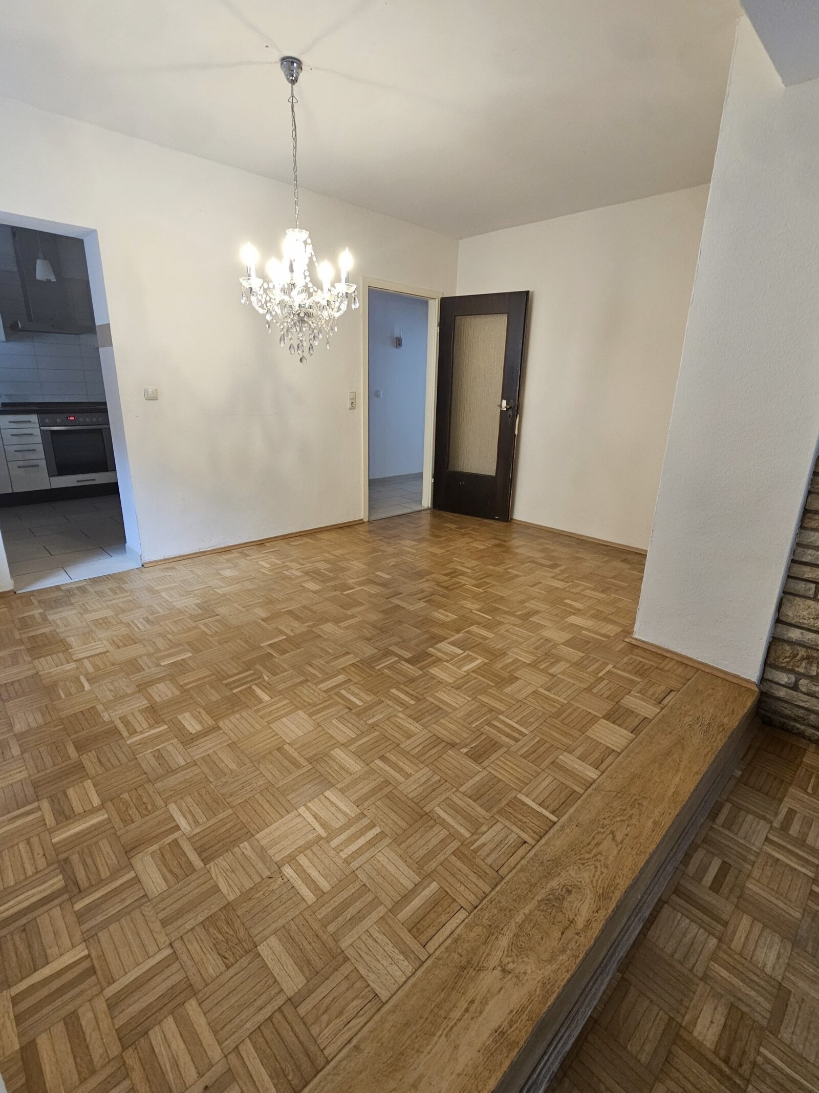 ***Modernisiertes Wohnhaus mit 3 Wohneinheiten, großem Garten und Doppelgarage***