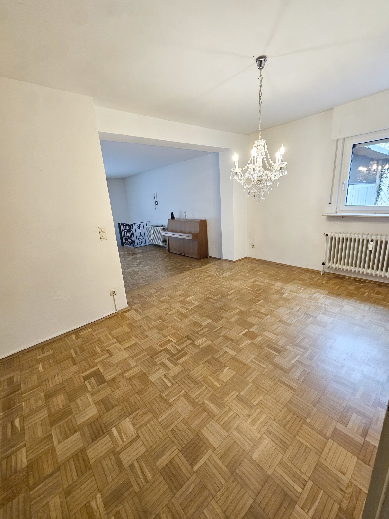 ***Modernisiertes Wohnhaus mit 3 Wohneinheiten, großem Garten und Doppelgarage***