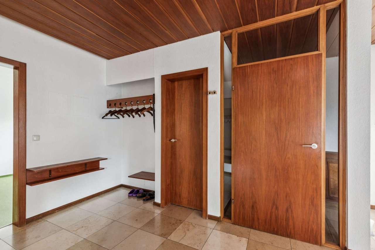 Architektenbungalow in ruhiger Lage mit großem Grundstück und Pool