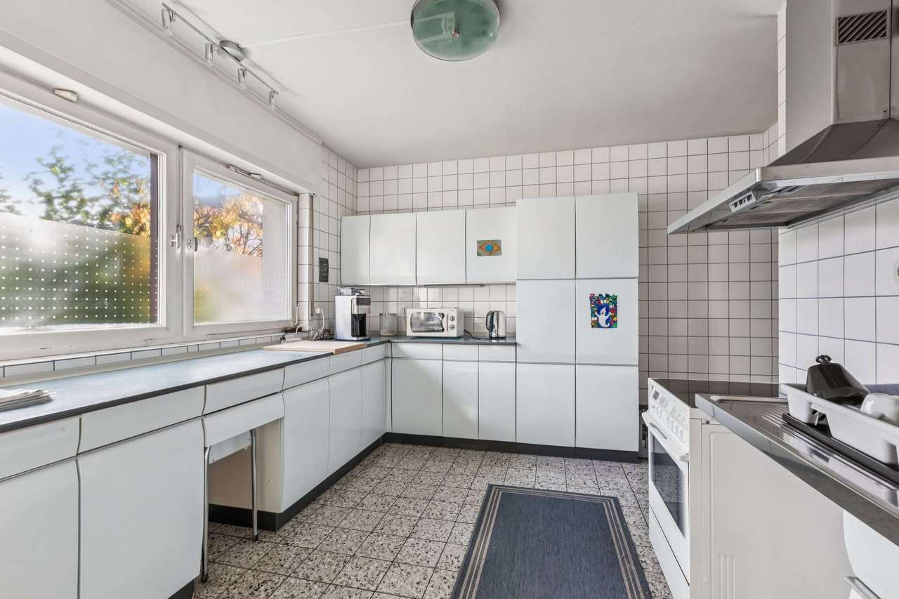 Architektenbungalow in ruhiger Lage mit großem Grundstück und Pool