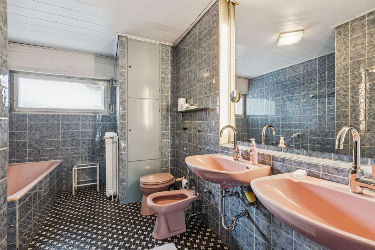 Architektenbungalow in ruhiger Lage mit großem Grundstück und Pool