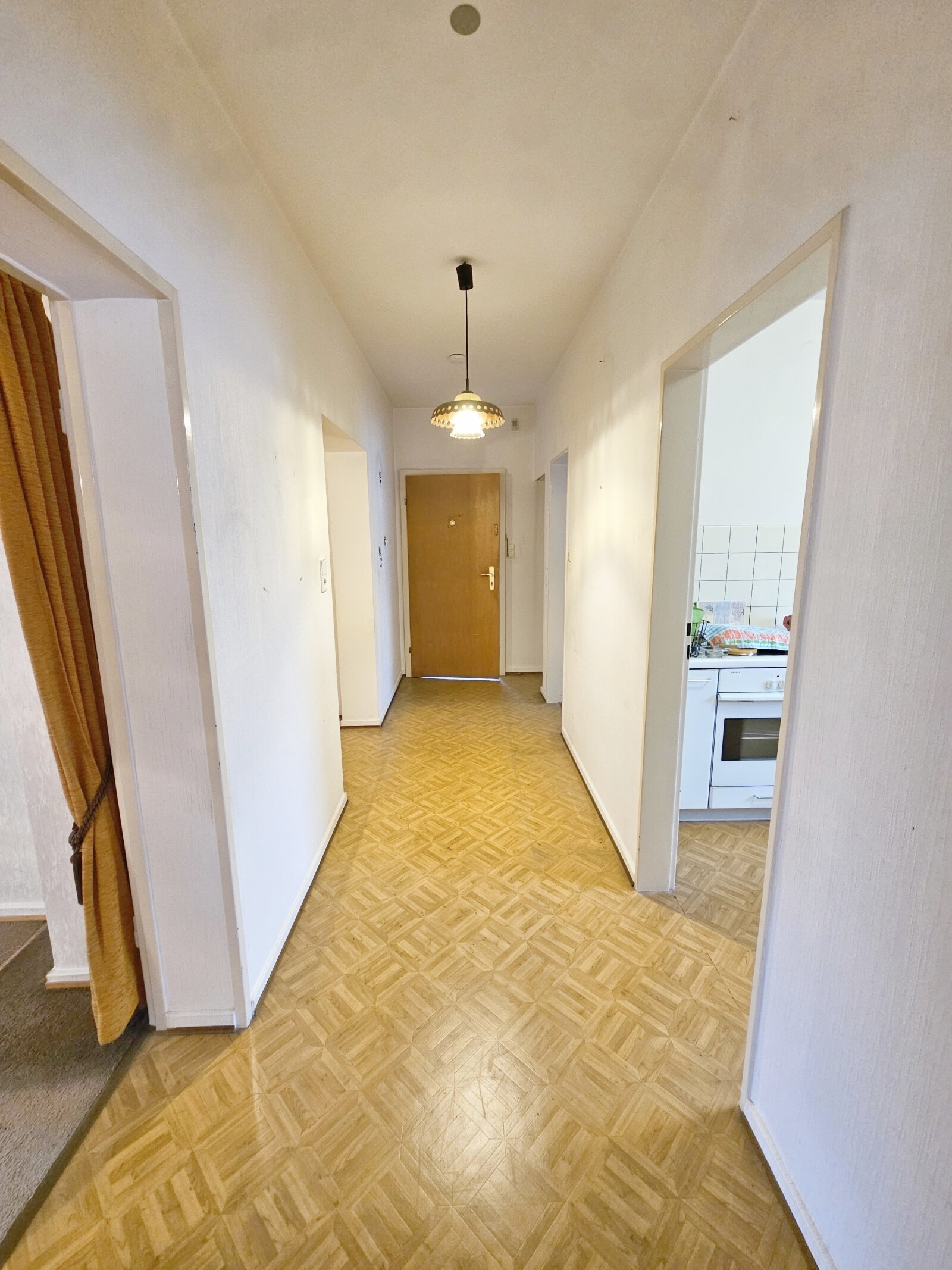 Charmantes 3‑Familienhaus mit 3 Garagen und viel Potenzial in zentraler Lage 