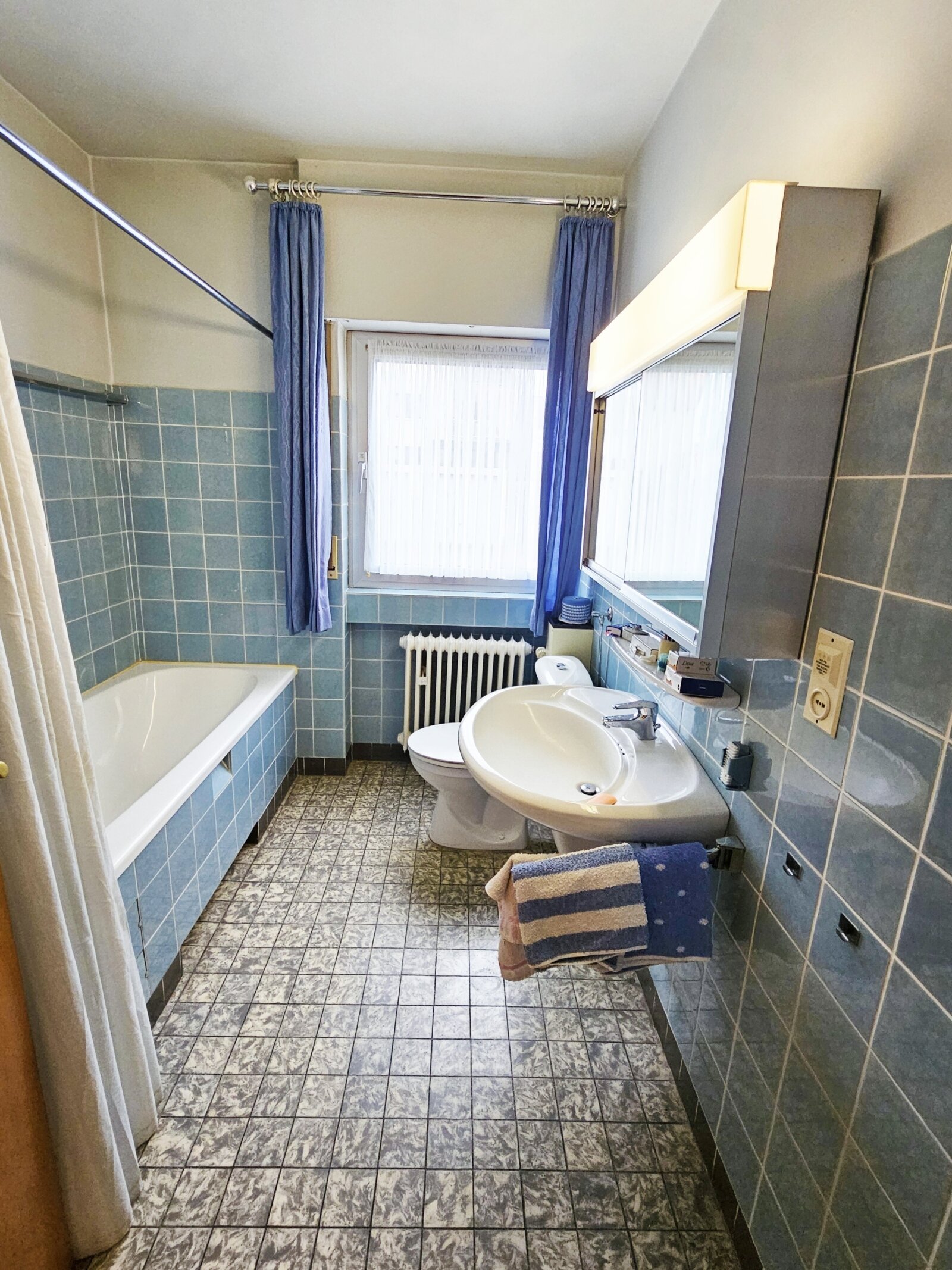 Charmantes 3‑Familienhaus mit 3 Garagen und viel Potenzial in zentraler Lage 