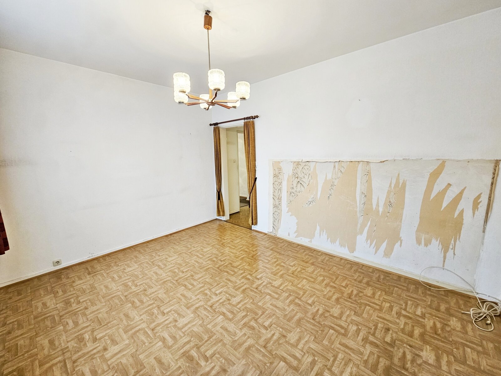 Charmantes 3‑Familienhaus mit 3 Garagen und viel Potenzial in zentraler Lage 