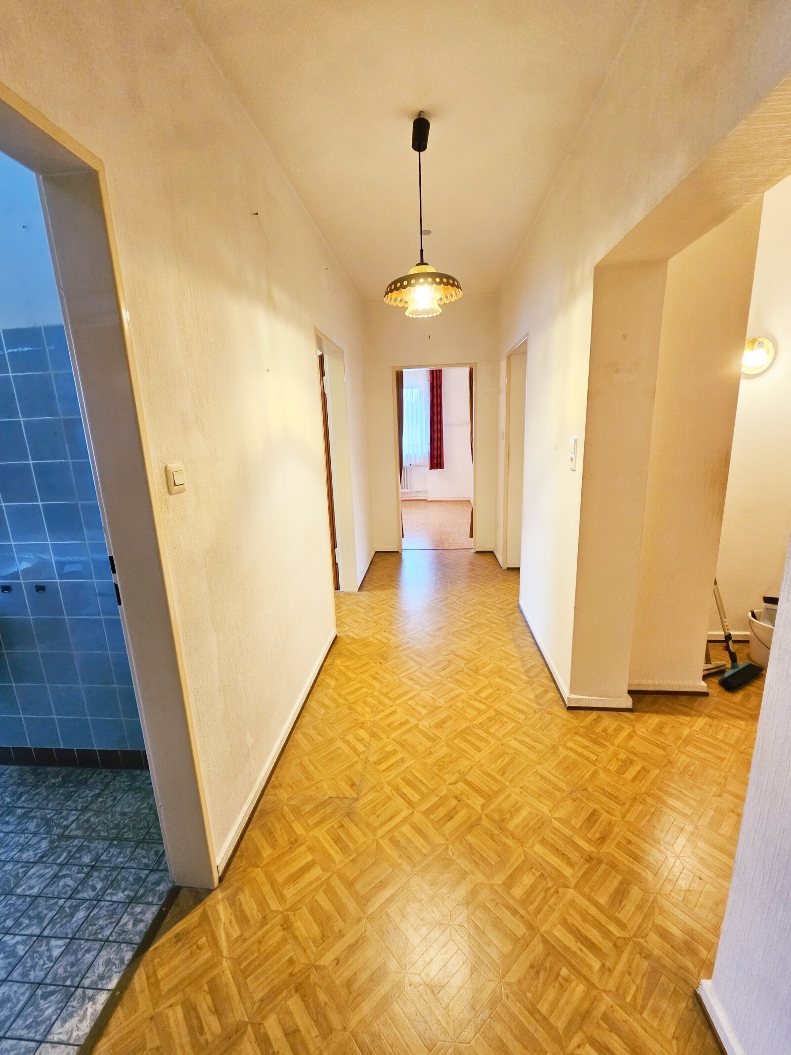 Charmantes 3‑Familienhaus mit 3 Garagen und viel Potenzial in zentraler Lage 