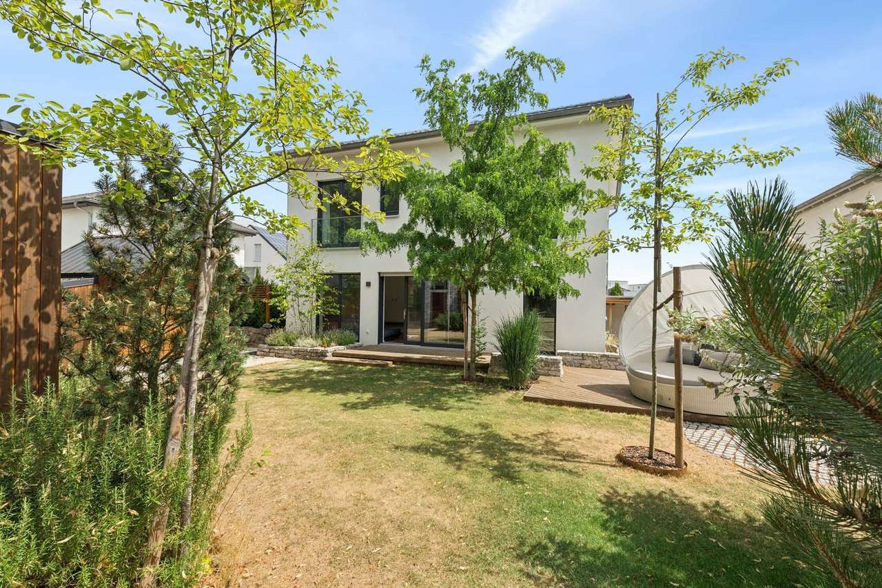 Luxuriöses Passivhaus mit Sauna- und Nebengebäude in sehr ruhiger Wohnlage