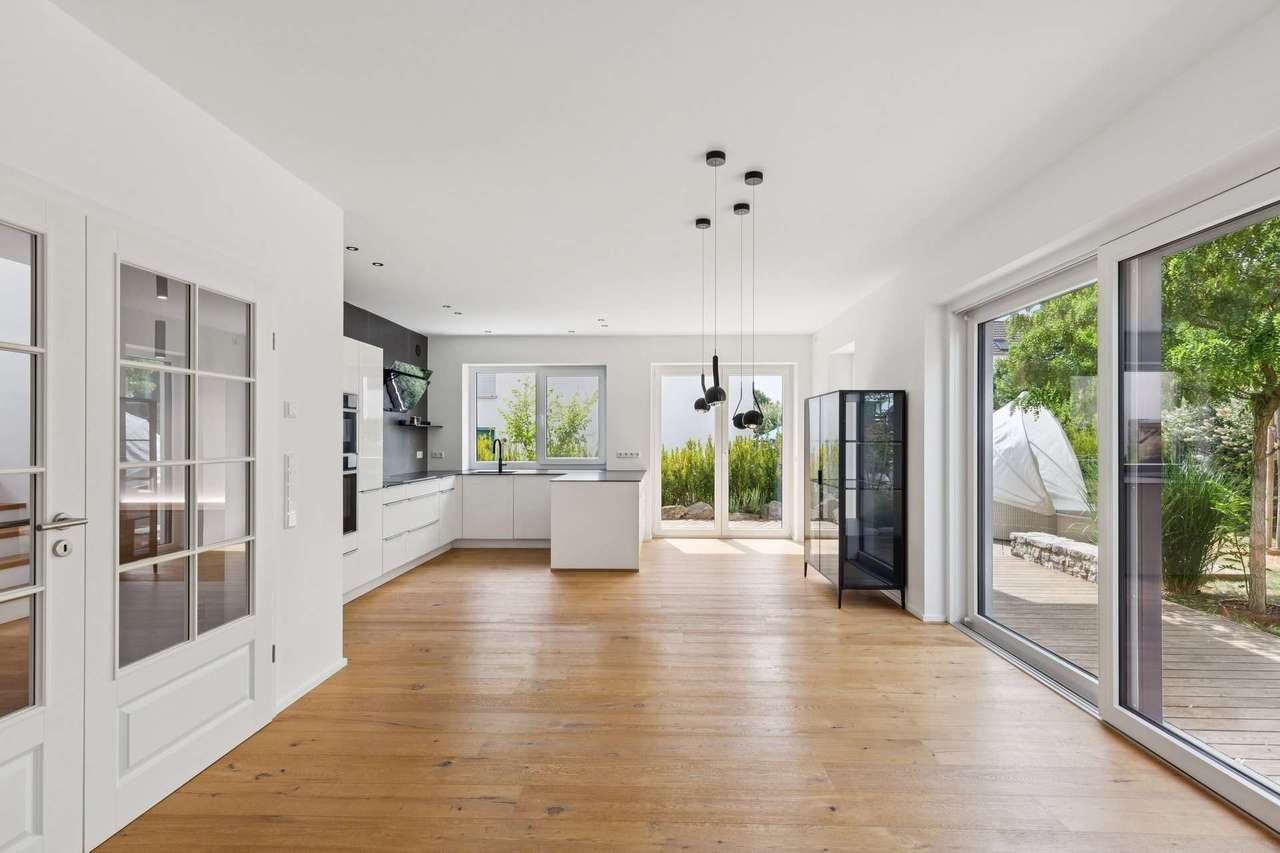 Luxuriöses Passivhaus mit Sauna- und Nebengebäude in sehr ruhiger Wohnlage