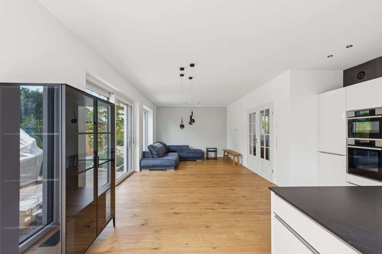 Luxuriöses Passivhaus mit Sauna- und Nebengebäude in sehr ruhiger Wohnlage