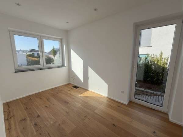Luxuriöses Passivhaus mit Sauna- und Nebengebäude in sehr ruhiger Wohnlage