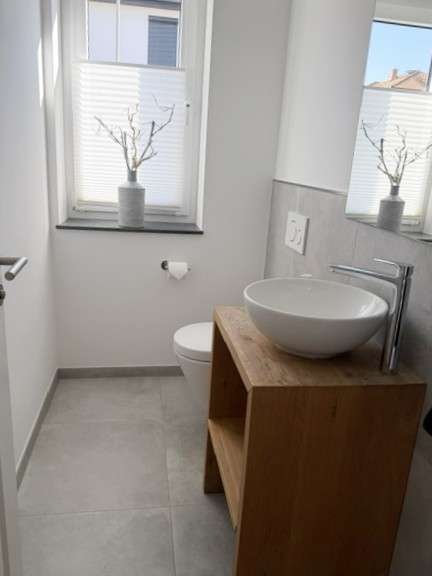 Luxuriöses Passivhaus mit Sauna- und Nebengebäude in sehr ruhiger Wohnlage