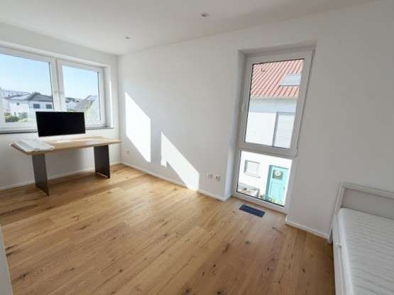 Luxuriöses Passivhaus mit Sauna- und Nebengebäude in sehr ruhiger Wohnlage