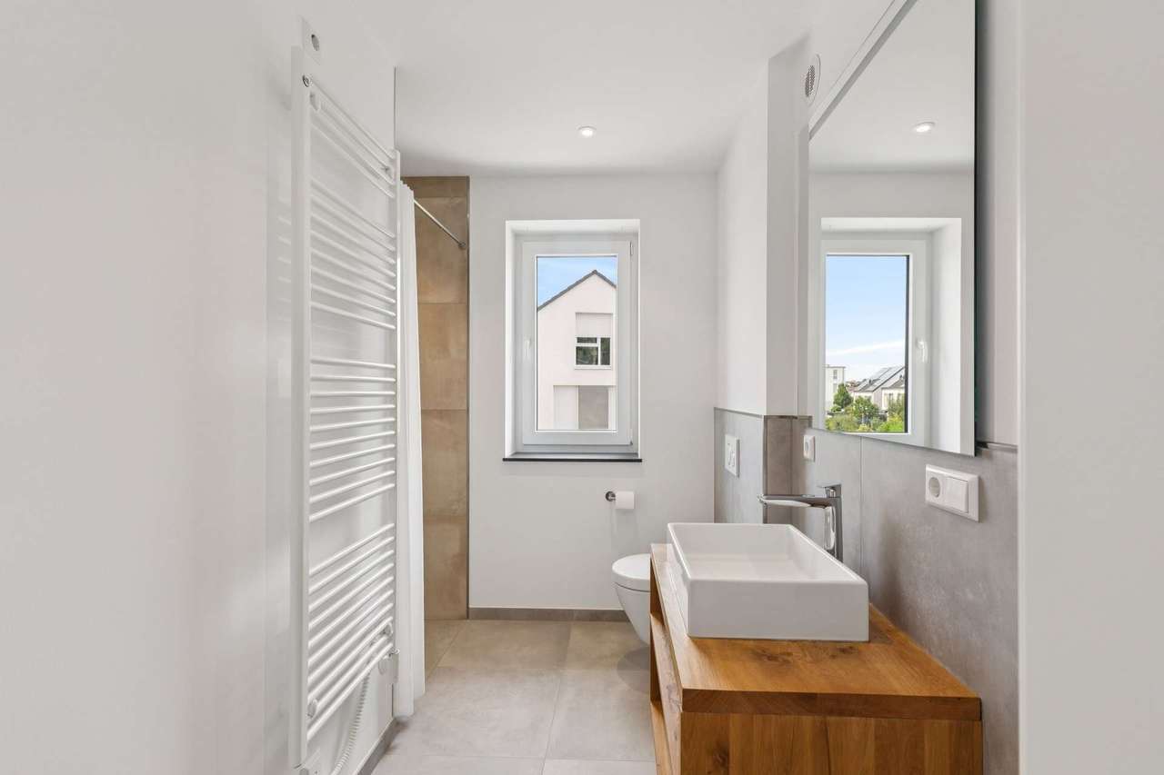 Luxuriöses Passivhaus mit Sauna- und Nebengebäude in sehr ruhiger Wohnlage
